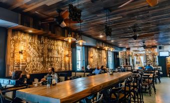 Hollander Hotel - Downtown St. Petersburg
