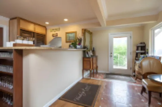 The Vendange Carmel Inn & Suites