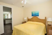 Stunning & Welcoming Pool Home on Canal