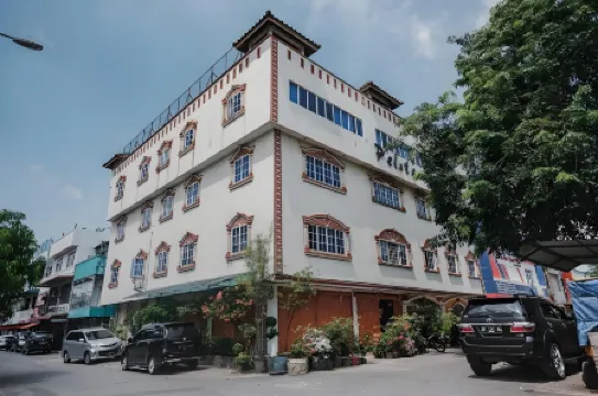 Reddoorz Near Nagoya Hill Mall Batam 5 Отели рядом с достопримечательностью «BATAM SAMUDRA»