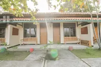 RedDoorz @ Pantai Pelabuhan Ratu 2 Hotel a Citepus