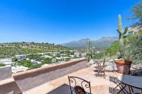 Tucson Hilltop Estate: Sleeps 9, Heated Pool  & Spa, Game Room, Cantina, Gas BBQ