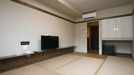 Yakko Ryokan Отели рядом со станцией JR Koshienguchi station