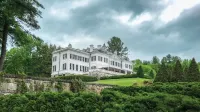 Holiday Inn Express & Suites Pittsfield-Lenox-Berkshires by IHG 버크셔 커먼 쇼핑센터 주변 호텔
