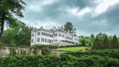 Holiday Inn Express & Suites PITTSFIELD - BERKSHIRES Hotels near Berkshire Museum