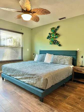 Epic Weeki Wachee Paddle House Included Paddleboards and Kayaks! Отели рядом с достопримечательностью «Уики Уэши Спринг»