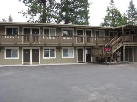 船工旅館(The Inn at Boatworks, Lake Tahoe)