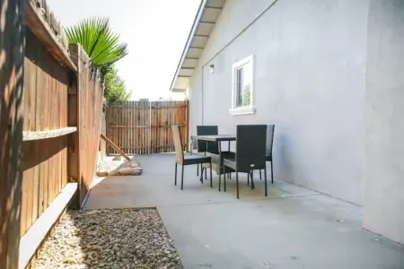 Comfy “Serene Oasis” 3-bedroom 2-bathroom house in peaceful West Sacramento