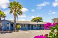 The Monterey Fireplace Inn - parking