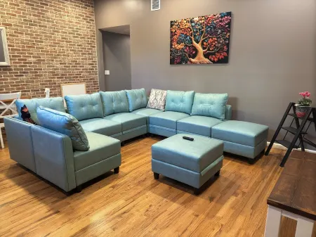 NEW! Modern Private Entrance, 2BD Apt. Minutes to NYC Отели рядом со станцией Хобокен-Поезд