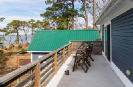 Waterfront Treasure - Main WIE House