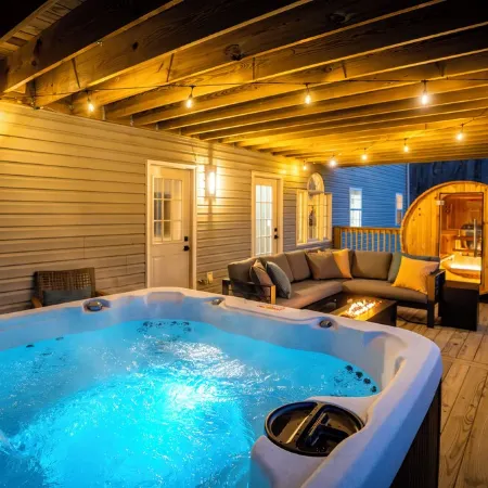 Stylish 6BR in Massanutten w/ Hot Tub, Sauna