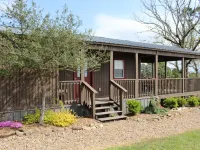 Bear Cabin at Mountain View Retreat Hotels in Latimer County