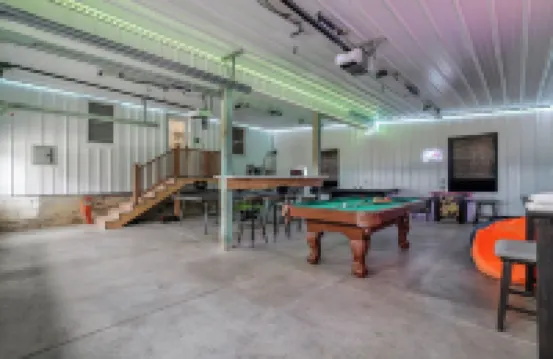 King Bed Serenity Retreat Hot Tub/Bar/Game Room