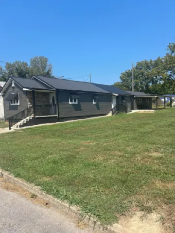 Charming 2-bedroom house in wonderful Portsmouth with AC, WiFi Hotels in Scioto County