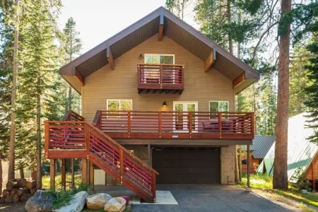 Family/Pet-Friendly Home in Soda Springs near Sugar Bowl, Truckee