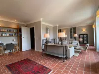 Luxury 5BR Villa  & Heated Pool,Views In Wine Village Hoteles en Cruzy