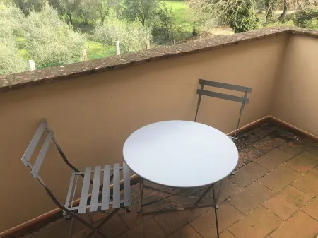 Tranquil Location with Views of Lake Trasimeno! -