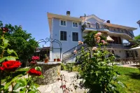 Rose Garden Hotel Hotels near Xhamia e Madhe - Ebu Bekr mosque