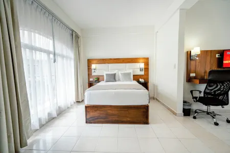 Hotel San Miguel, en El Centro - Desayuno Gratis Отели в г. Тустла-Гутьеррес