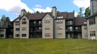 Ski-in, Ski-Out 2 Br Condo with View of Ski Lift! Condo