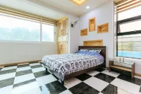 Sun and Moon Pension Hoteles en Ansan