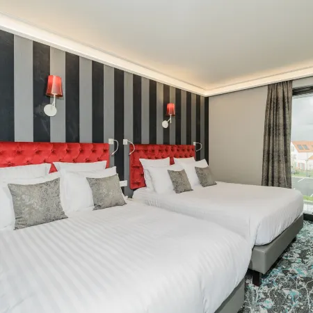 Hotel Dali Val d'Europe Tapestry Collection by Hilton