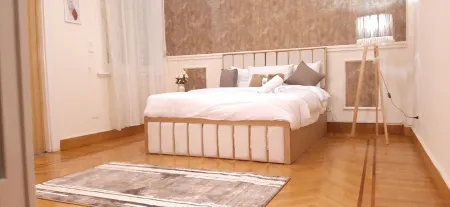 Royal Apartment in Talaat Harb Downtown Cairo Отели рядом с достопримечательностью «Mosque of Syeda Zainab»