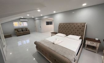 Glencoe Townhome with Loft Jacuzzi and Pool