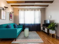 Villa Dubois Guest House Hotels near Guaranteed Rate Field