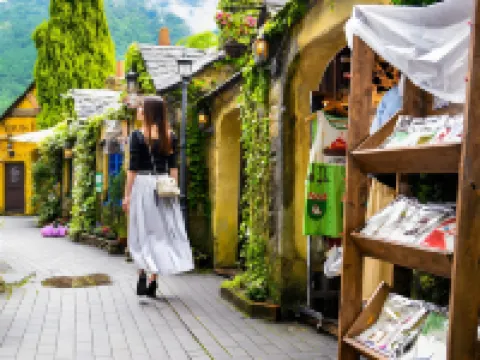 โรงแรม ยูฟุยิน ฟลอรัล วิลเลจ (YUFUIN FLORAL VILLAGE HOTEL) โรงแรมใกล้แอ่งยูฟุอิน