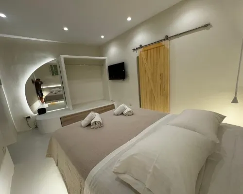 White Sand Jacuzzi Suite Hotels in Ios