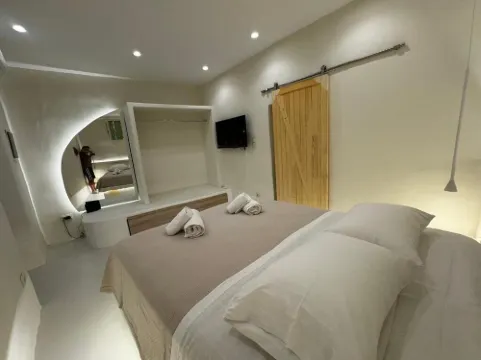 White Sand Jacuzzi Suite