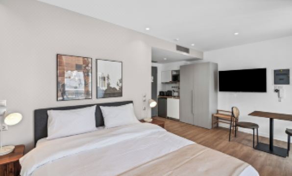 Limehome Piraeus Olive