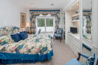 Elegant House with Rooftop Terrace Hotels in Notting Hill