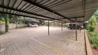 Klein Bosveld Guest House - parking