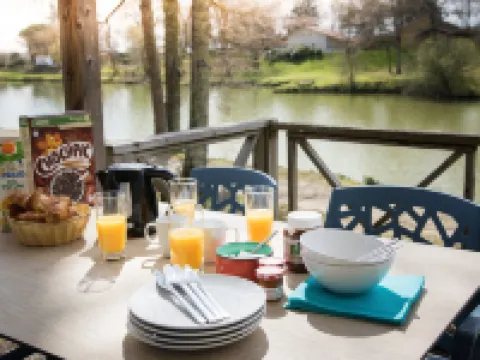 Whaka Lodge Luxury Camp Hotels in Gers