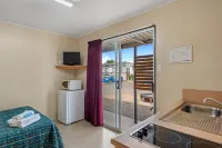 Discovery Parks - Blackwater Hotels in Rolleston