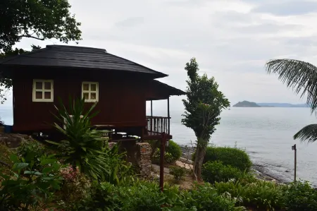 The Jemuruk Island Resort Отели рядом с достопримечательностью «Мост неба в Ланкави»