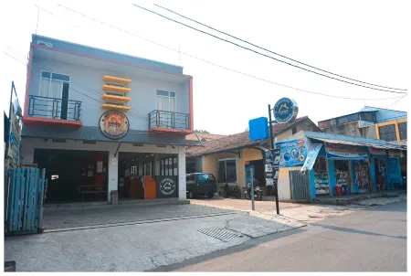 Budi House & Food Station