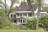 Golden Stage Inn