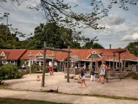 Bungalow with a Terrace at Bedafse Bergen Hotels in Oss