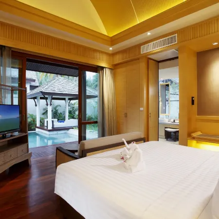 Graceland Khaolak Beach Resort Отели рядом с достопримечательностью «Пляж Бангсак»
