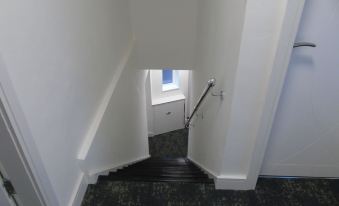Lovely 1-Bed Apartment in Bolton - Housity