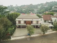 Anindya Hill View Villa 7 Bedrooms with a Private Swimming Pool Hotell i Mekarsaluyu