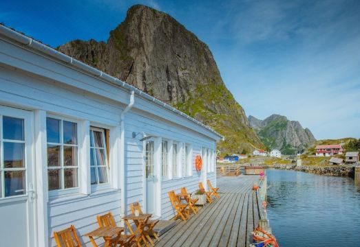 2. 엘리아센 로르부..