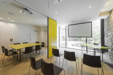 Hôtel Val de Poix- Logis Hôtel Restaurant Отели в г. Smuid