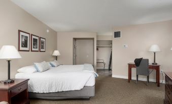 Center Parlor Room at Sandy Cove Unit