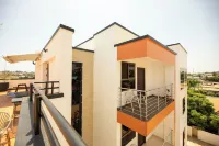 1 Bed Furnished Apartment - Wifi Aircon Security Hotels in Kwashieman