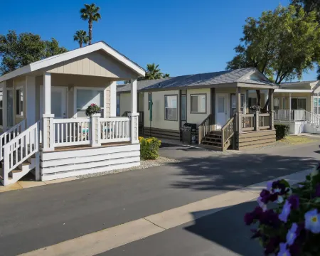 The Cottages at Golden Village Palms RV Resort Hoteles en Hemet